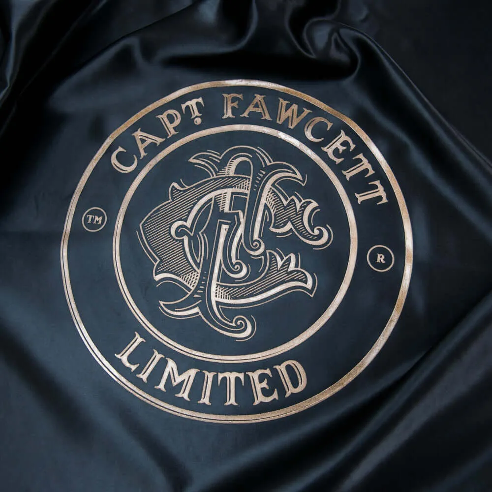 Captain Fawcett Heavyweight Friseurumhang Satin schwarz